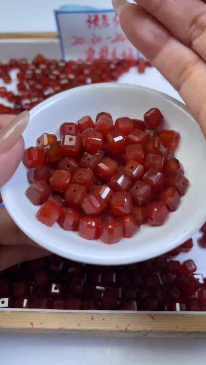 未镶嵌散珠南红玛瑙E555 冰柿子南红方糖10mm5颗6.8元