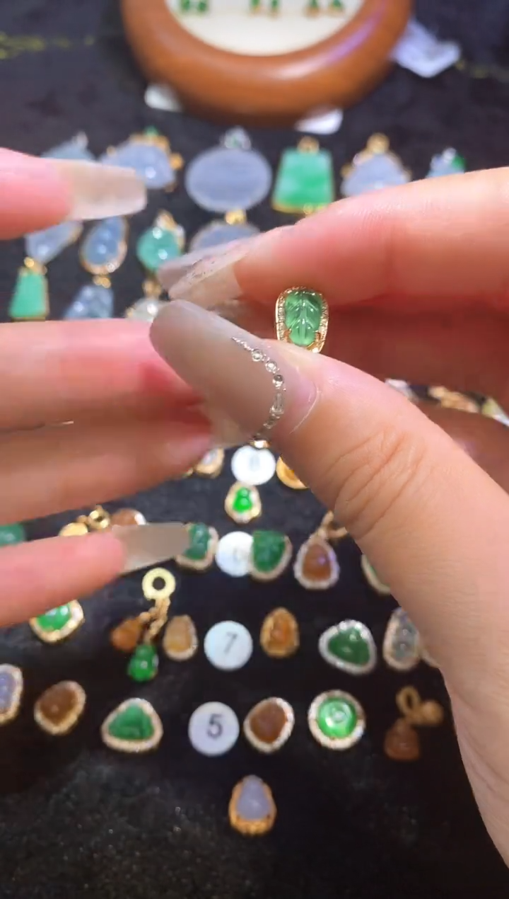 颈饰银S925镶嵌翡翠天然a货