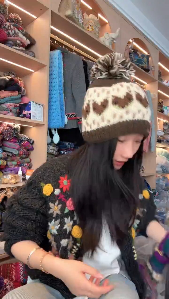 羊毛白咖色狐狸单球帽