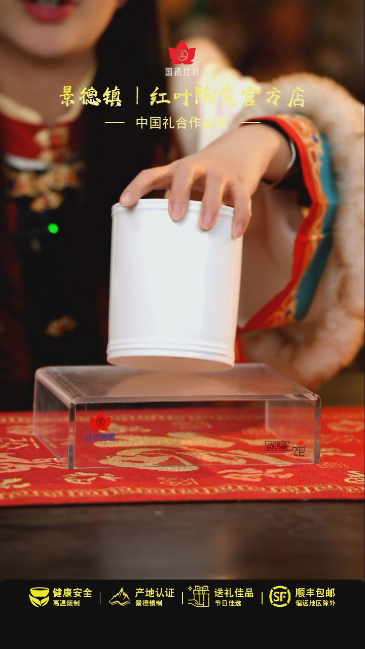 【闪购商品】1个微瑕白胎公仆笔筒（无底款）