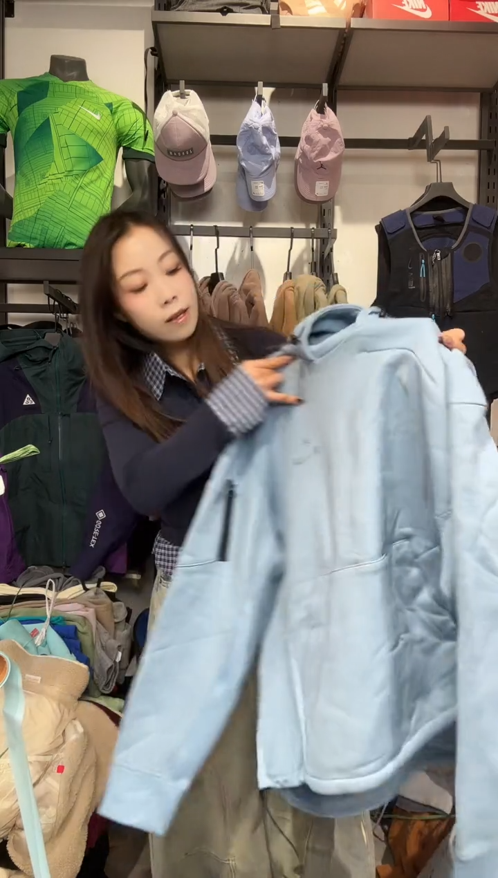 1686编码 耐克卫衣服饰过款为准 尺码L