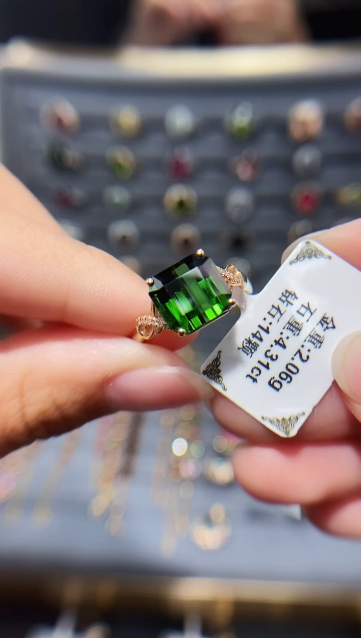 18K金镶嵌戒指碧玺4.31.