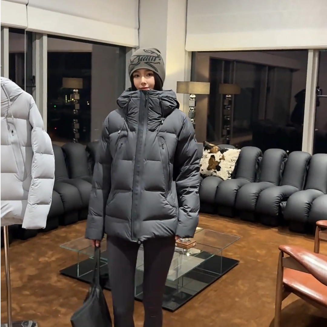 【2025】冬季时尚90绒羽绒服男女同款连帽防水设计款户外保暖外套