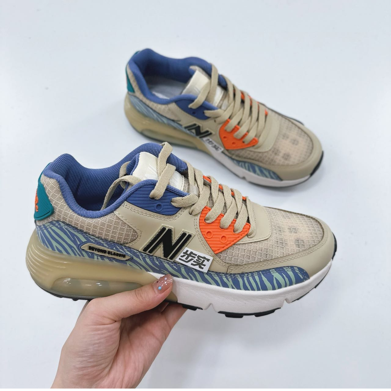 80013高端专享四季款舒适运动鞋米灰/兰紫（成人运动鞋）