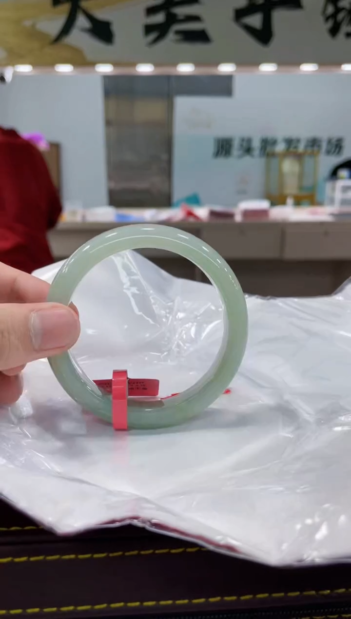 【闪购商品】翡翠手镯未镶嵌手镯