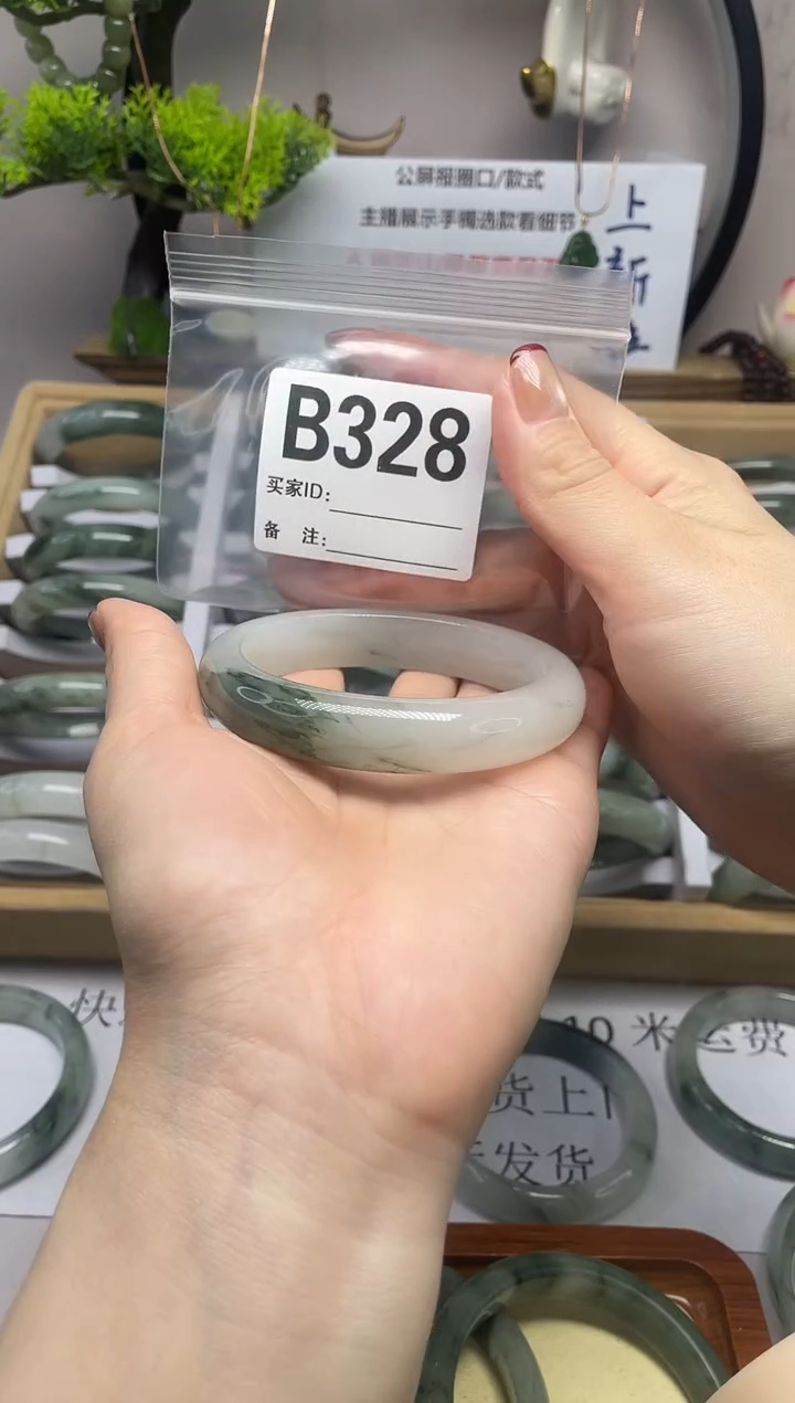【闪购商品】石英质玉（天山翠）手镯未镶嵌b328