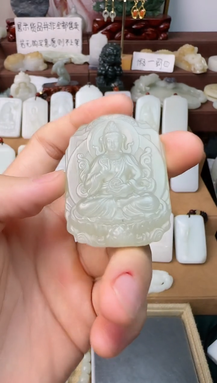 和田玉未镶嵌颈饰吊坠