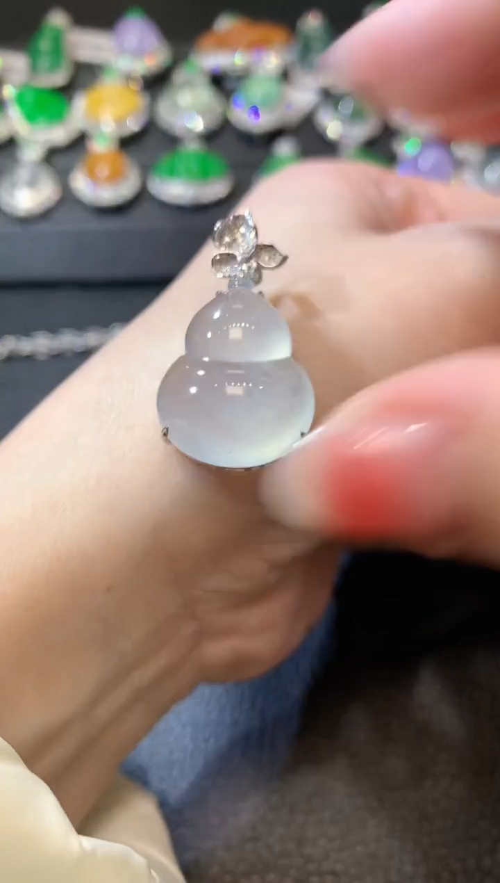 【闪购商品】翡翠吊坠(不含链)18K金镶嵌C17