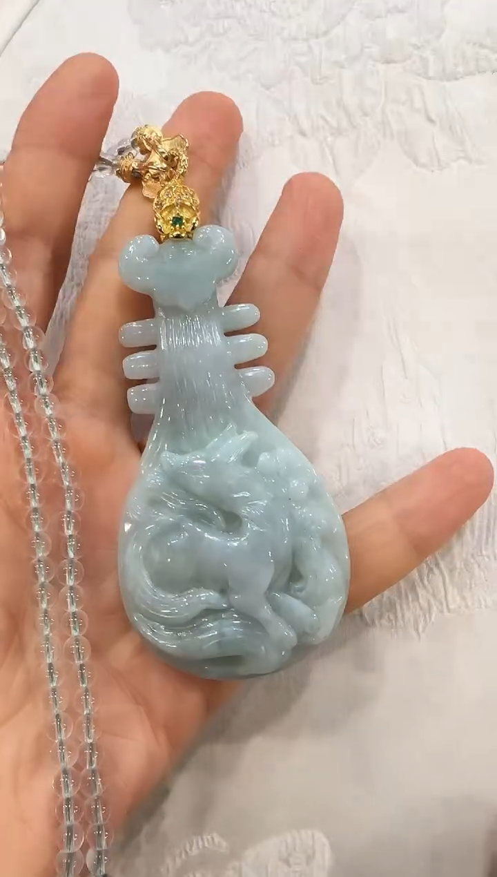 翡翠未镶嵌颈饰国风