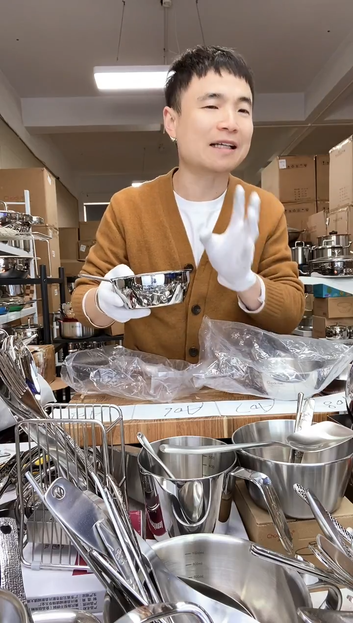 A05 微瑕卓德铭米酒碗2个