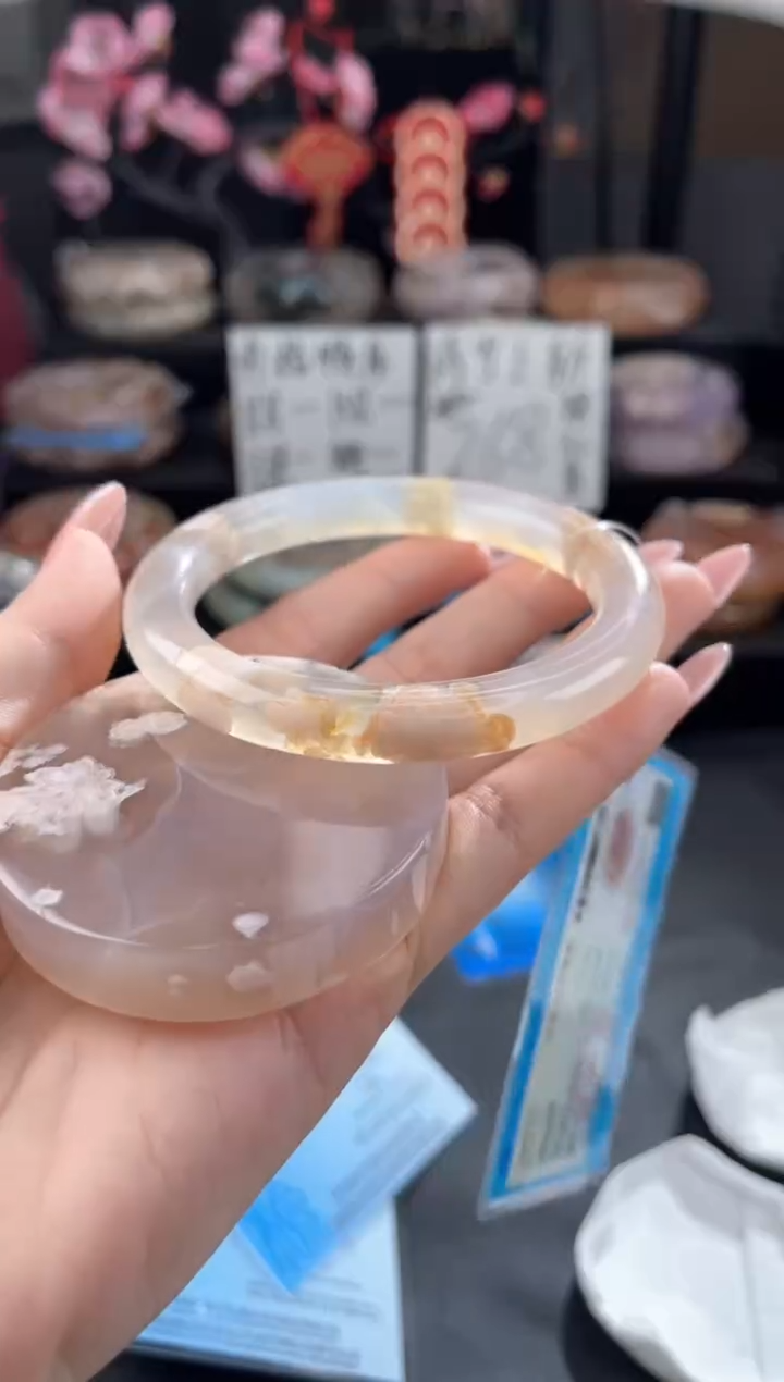 【闪购商品】石英质玉手镯未镶嵌60