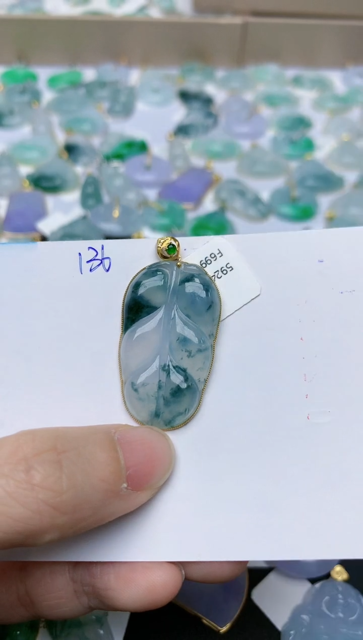 【闪购商品】翡翠颈饰18K金镶嵌天然翡翠A货    