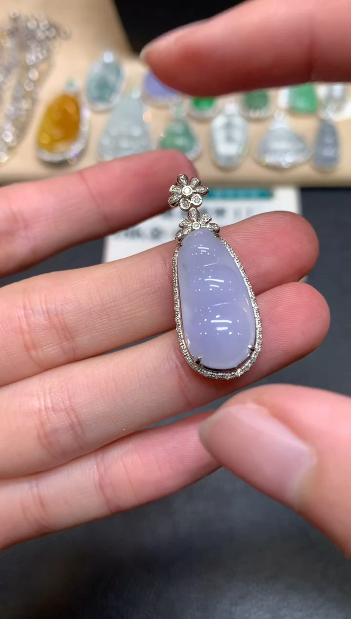 【闪购商品】翡翠颈饰18K金镶嵌福豆【无服务费】