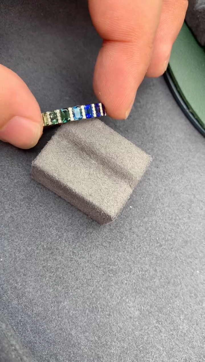 【闪购商品】彩色蓝宝石戒指18K金镶嵌4ct彩蓝宝戒指