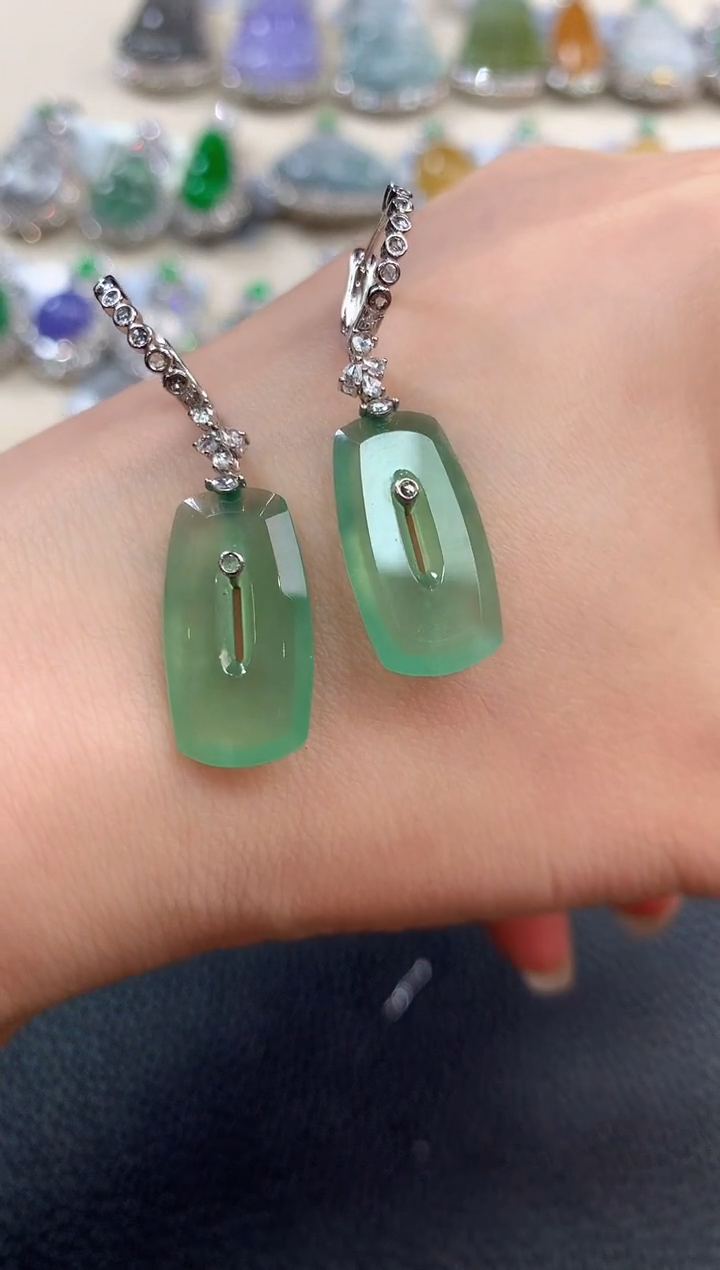 【闪购商品】翡翠耳饰18K金镶嵌v87     