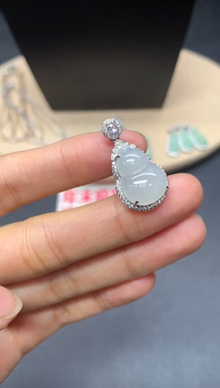 【闪购商品】翡翠吊坠(不含链)银S925镶嵌葫芦【无服务费】