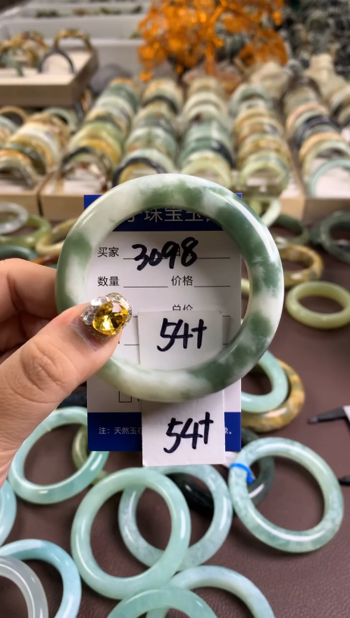 【闪购商品】蛇纹石玉手镯未镶嵌3098