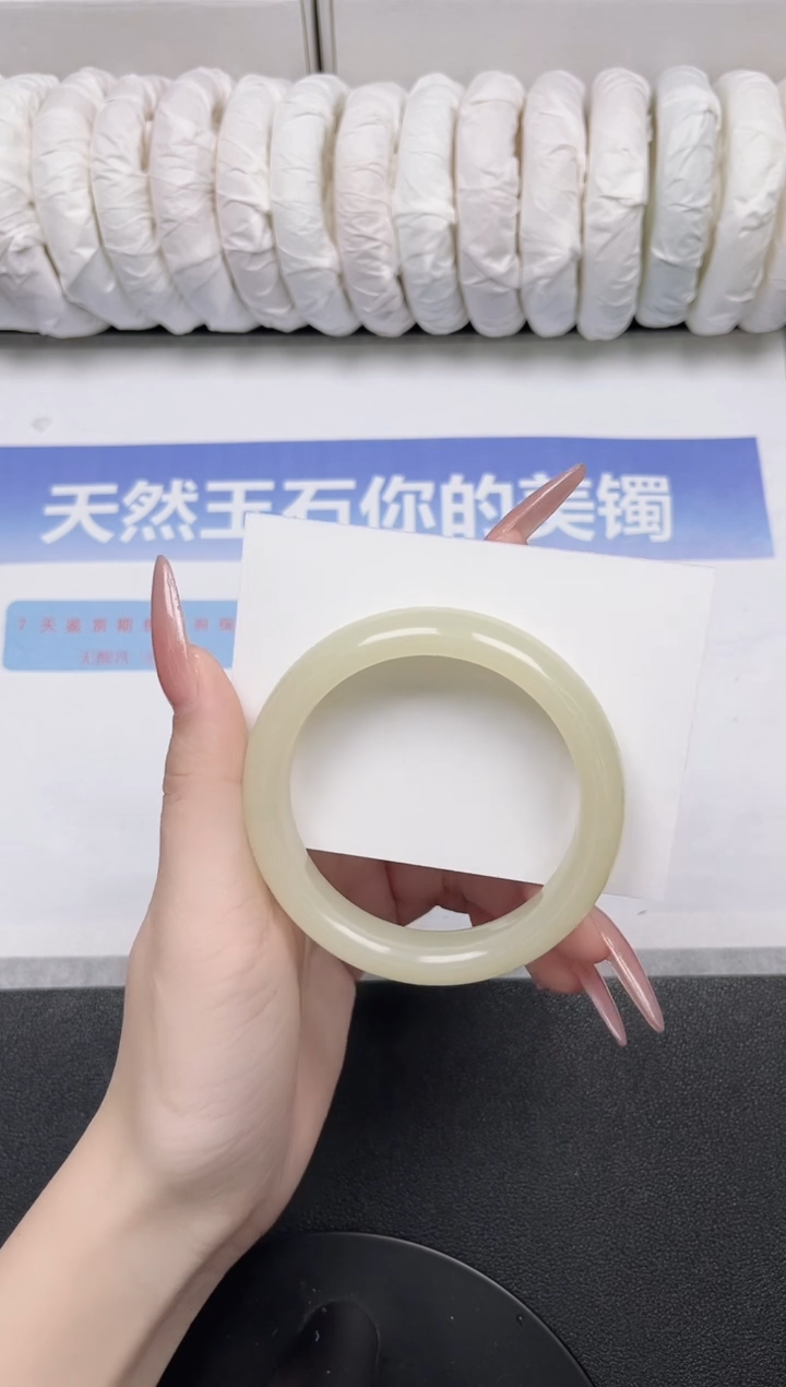 未镶嵌手镯石英质玉105-58.4