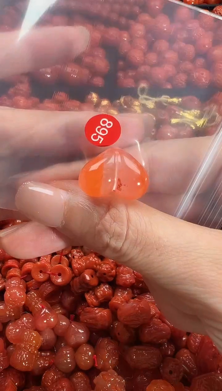 颈饰未镶嵌南红玛瑙1