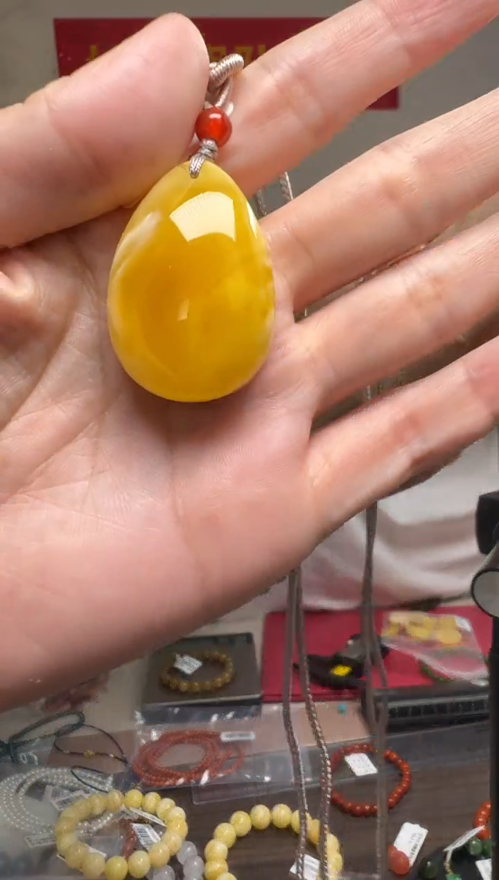 琥珀吊坠(不含链)未镶嵌俄料鸡油黄白花蜜蜡吊坠