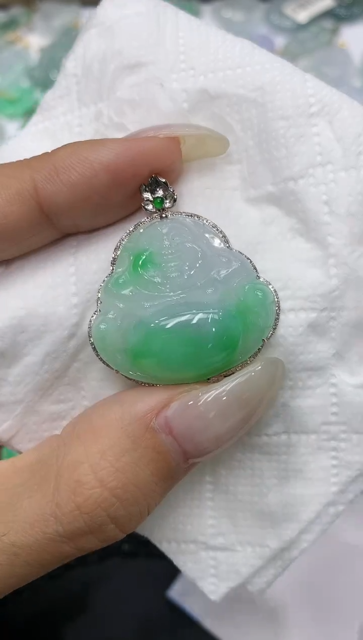 颈饰18K金镶嵌翡翠111111111111