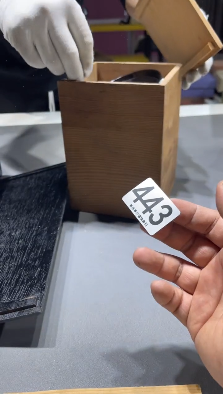 瓷片谭****o443........