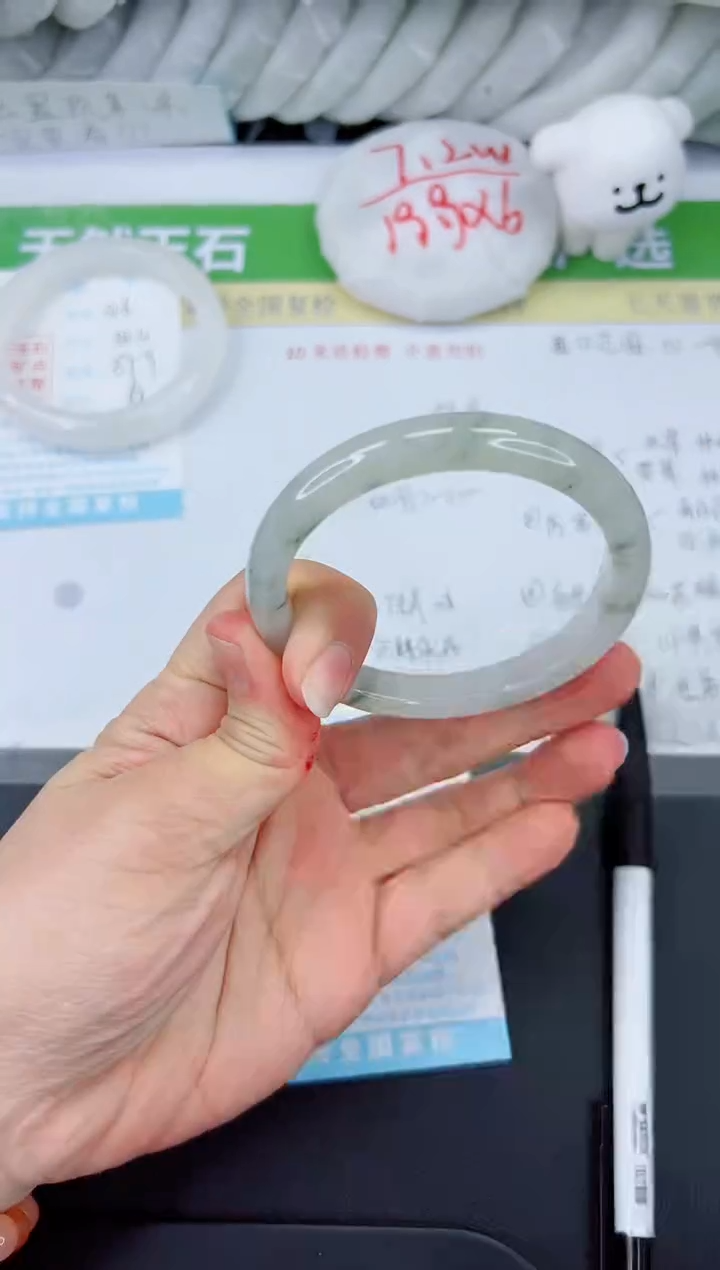 【闪购商品】石英质玉手镯未镶嵌327-59.4