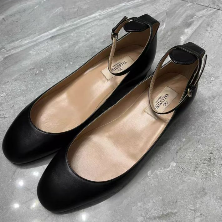 99新 Valentino/华伦天奴 海囤K/华伦天奴鞋/37码/csc66514