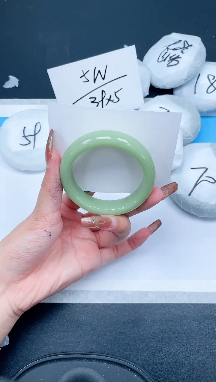 【闪购商品】石英质玉手镯未镶嵌400-53