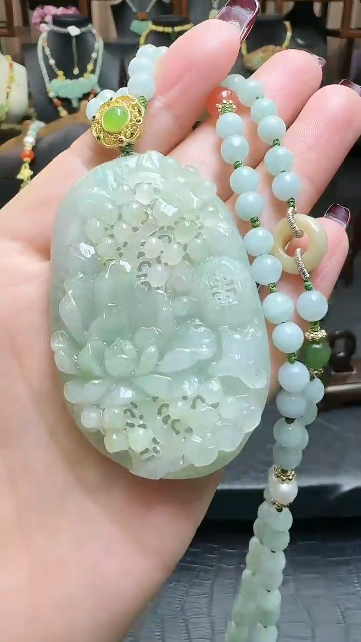 【闪购商品】翡翠颈饰未镶嵌花开富贵