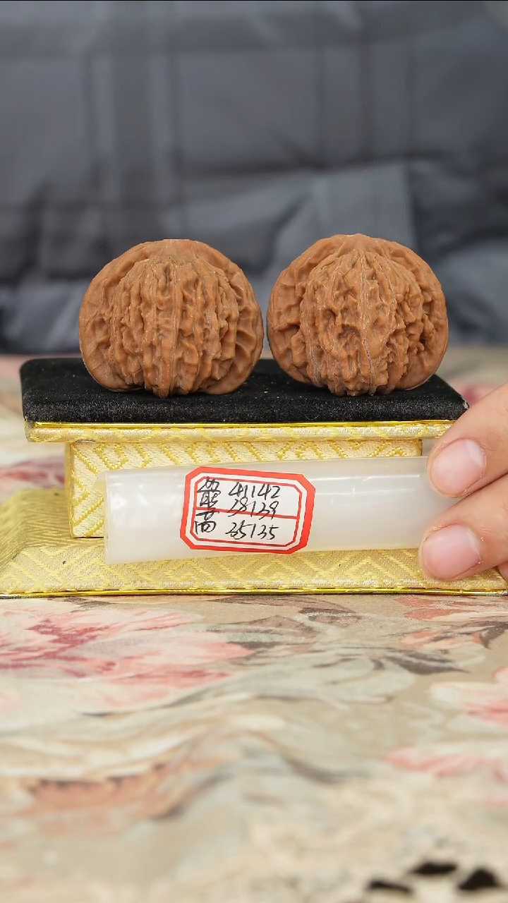 【闪购商品】文玩核桃把件一代楼