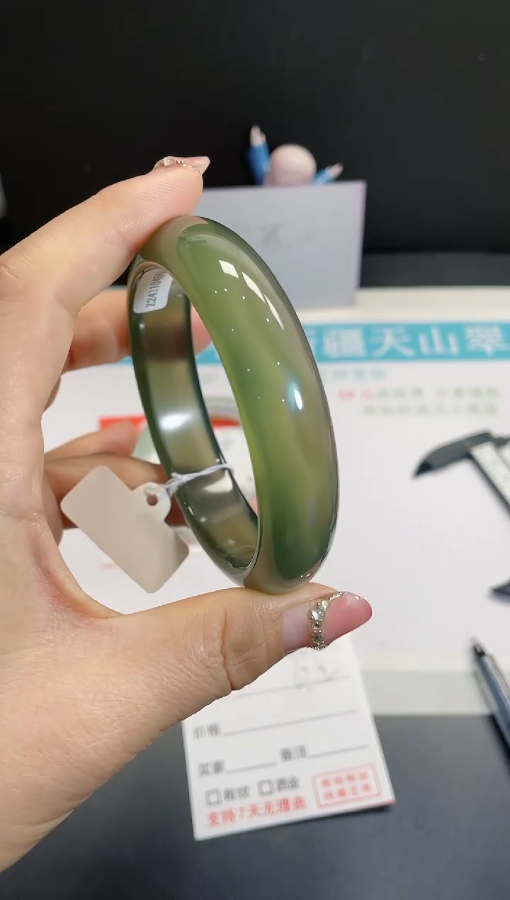 【闪购商品】石英质玉手镯未镶嵌129