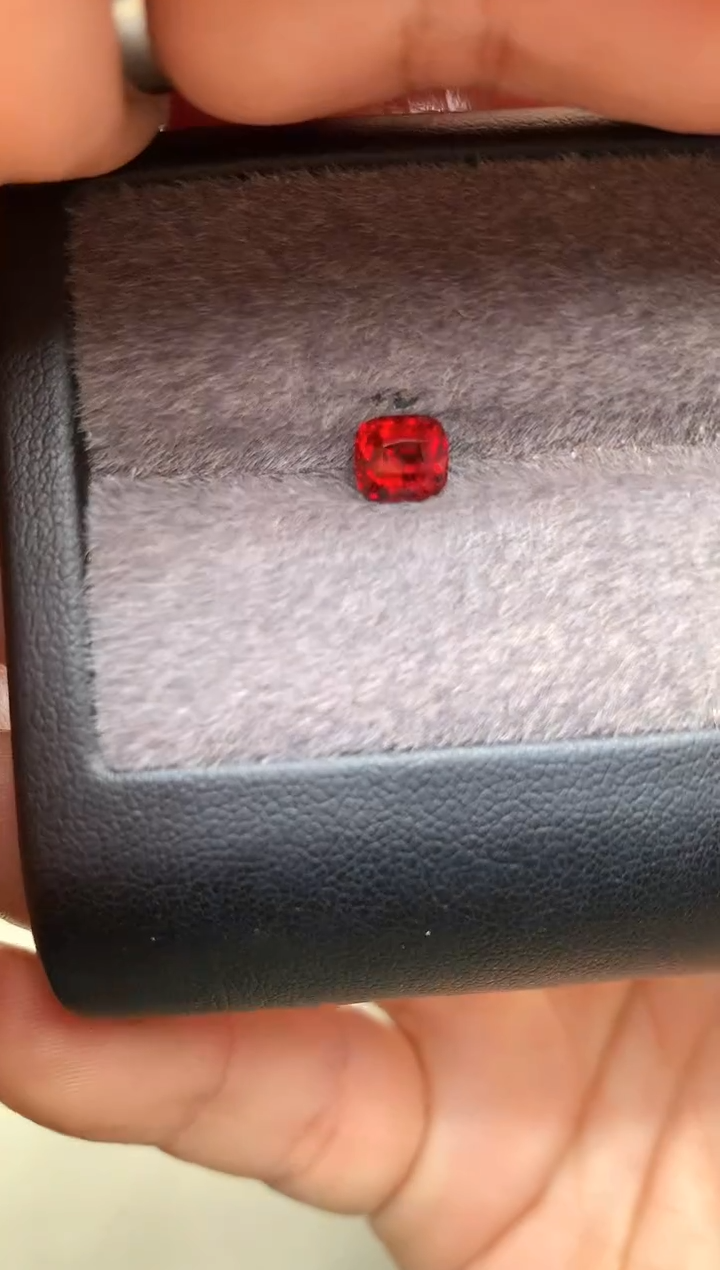 【闪购商品】定制尖晶石裸石未镶嵌枕型 抹谷红色调尖晶石 1.10ct