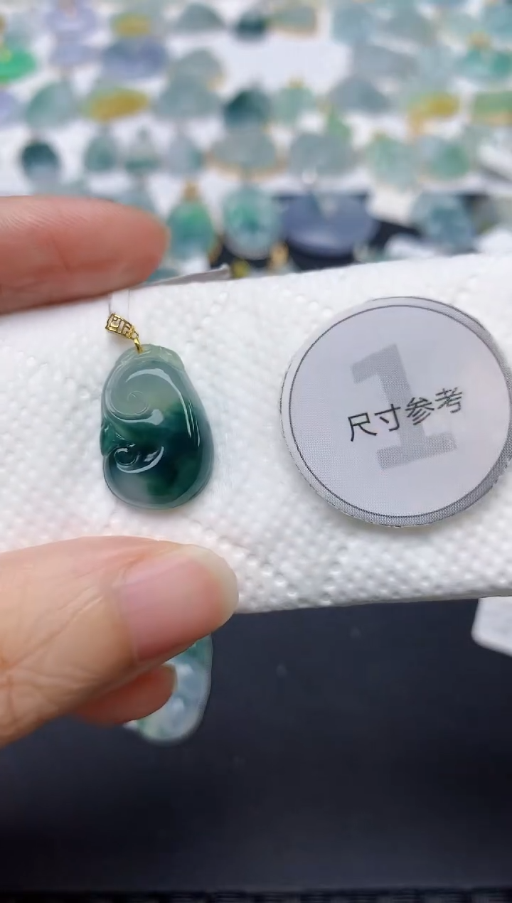 翡翠18K金镶嵌颈饰天然缅甸A货翡翠
