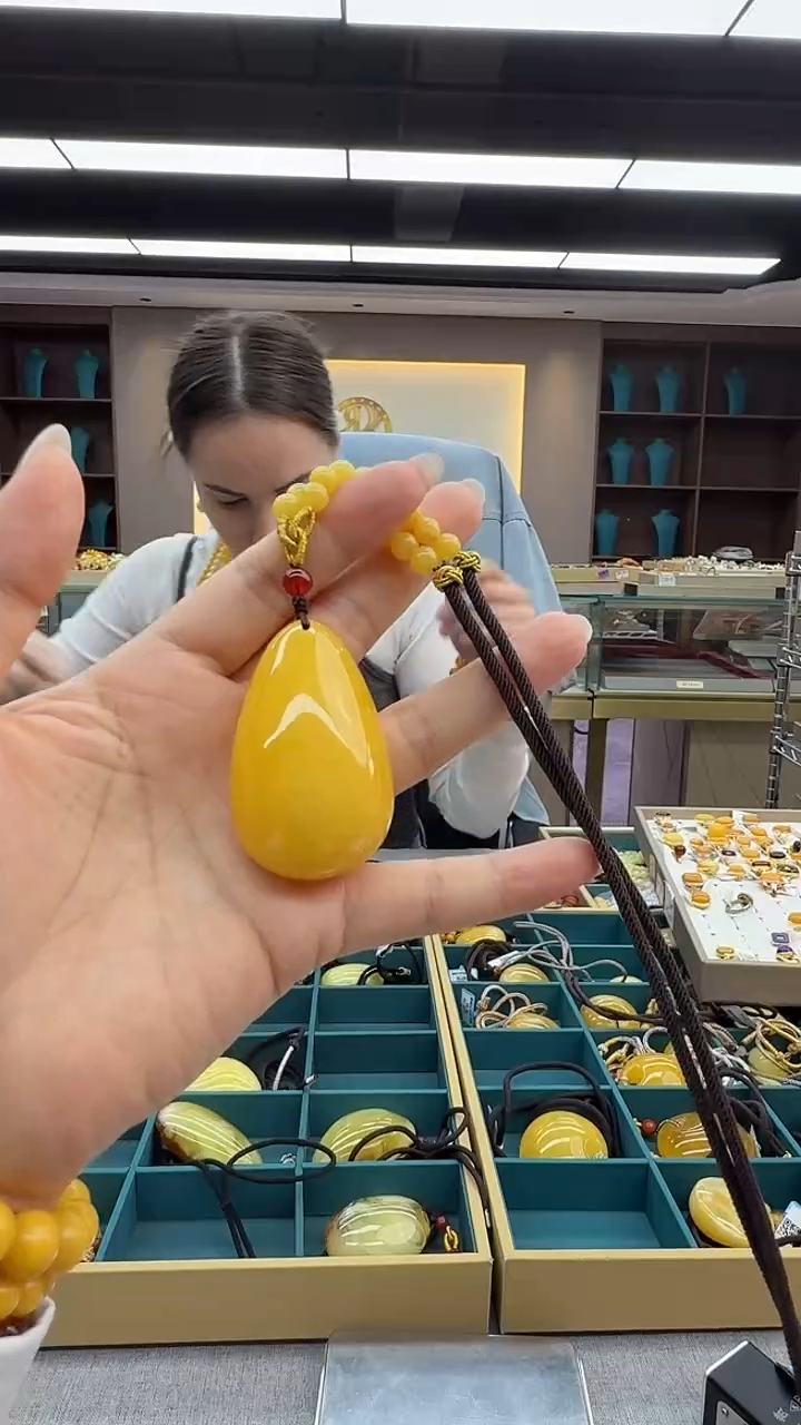 琥珀颈饰未镶嵌165秒拍号 假一罚三 