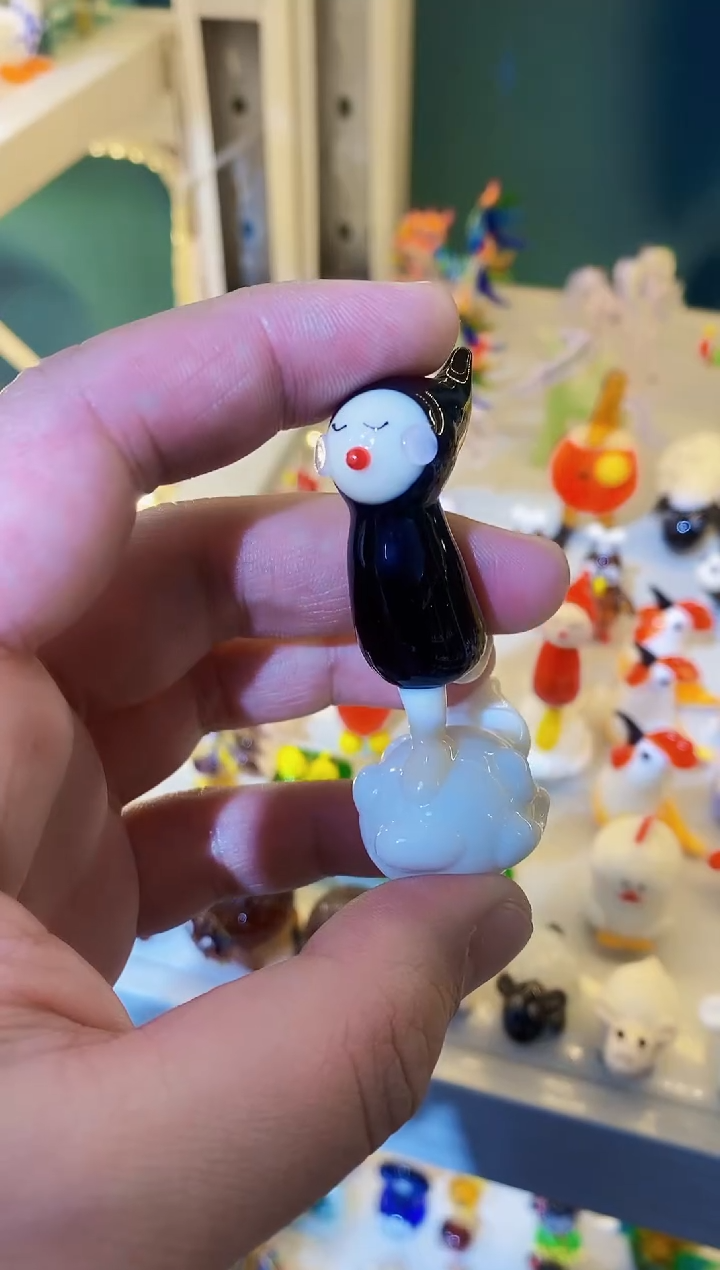 琉璃手工艺品踩云黑色女孩