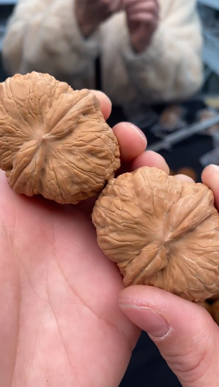 【闪购商品】文玩核桃把件大元宝47-u377