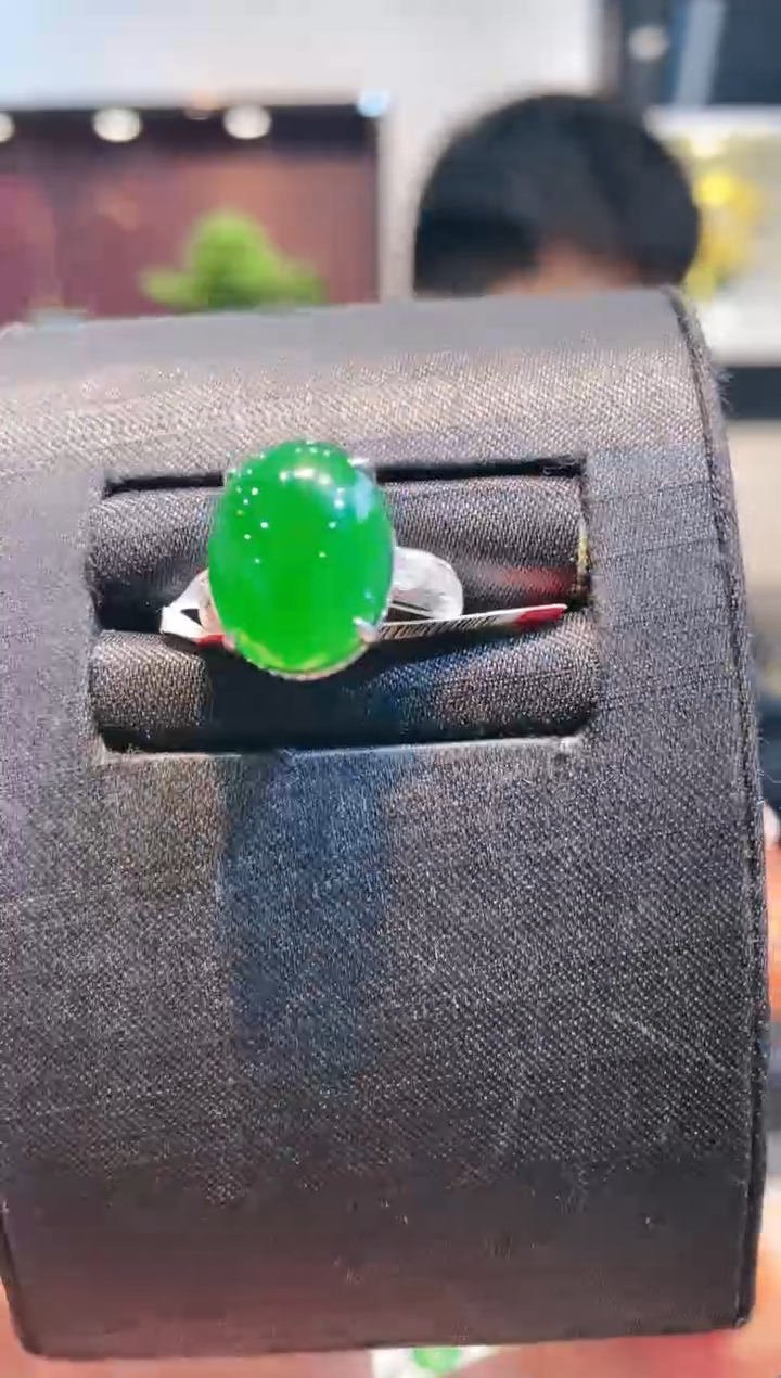 【闪购商品】翡翠颈饰18K金镶嵌A100天然A货翡翠戒指