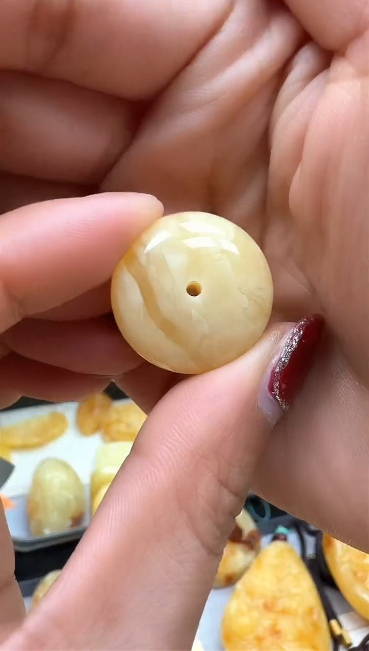 【闪购商品】琥珀裸石未镶嵌挂坠