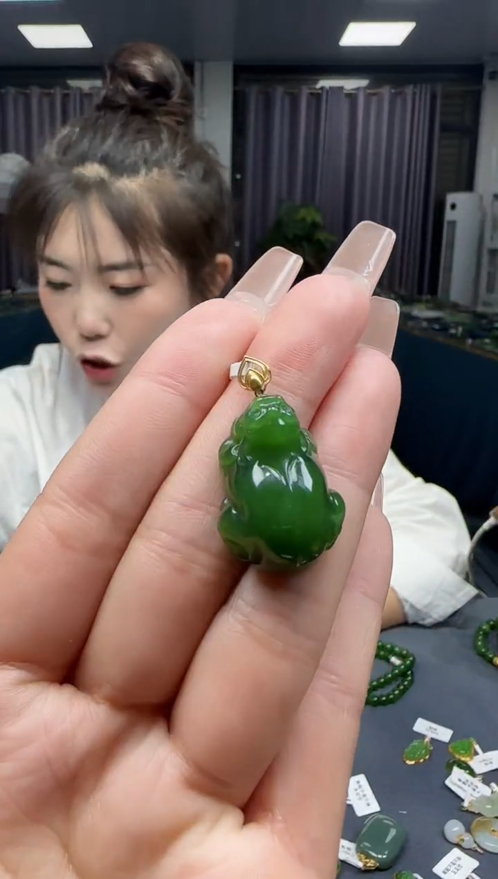 【闪购商品】和田玉挂件18K金镶嵌1