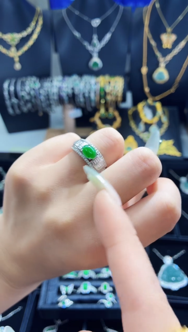 翡翠未镶嵌吊坠(不含链)天然翡翠a货 多样性发其一