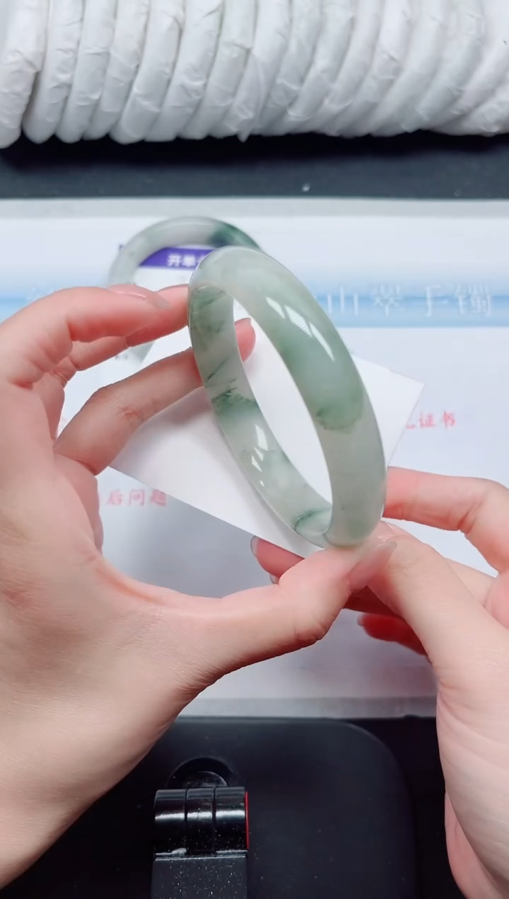 【闪购商品】石英质玉手镯未镶嵌32#64.2