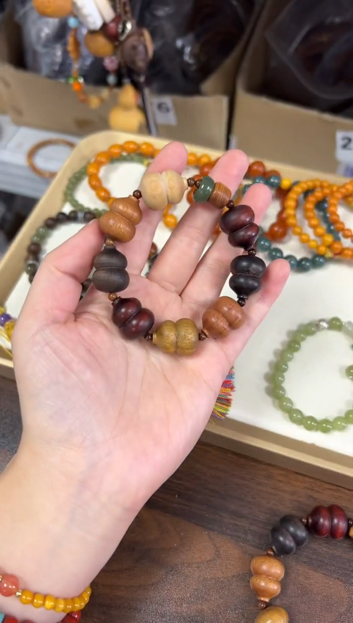 未镶嵌檀香木手串八宝檀木葫芦和田跑环款[0739]