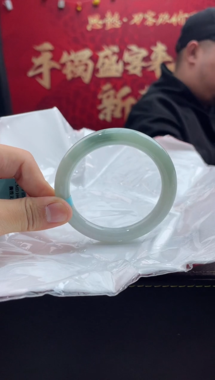 【闪购商品】翡翠手镯未镶嵌43翡翠手镯（微瑕）