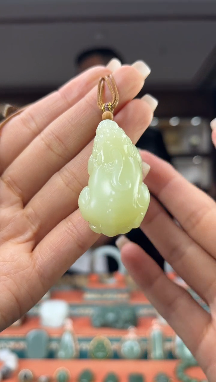 颈饰未镶嵌和田玉佩佩