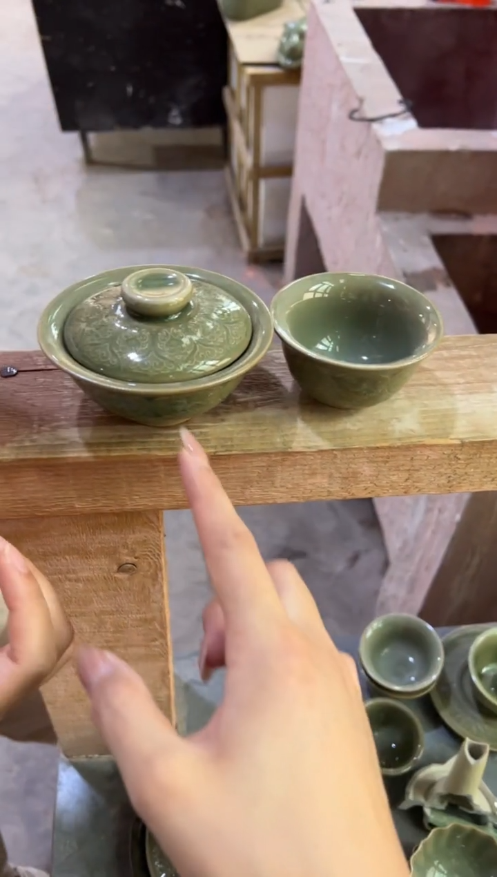 微瑕耀州窑青瓷鸳鸯莲瓣盖碗+鸳鸯小杯