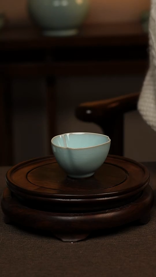 瓷片天青色花口杯80ml微瑕不带礼盒