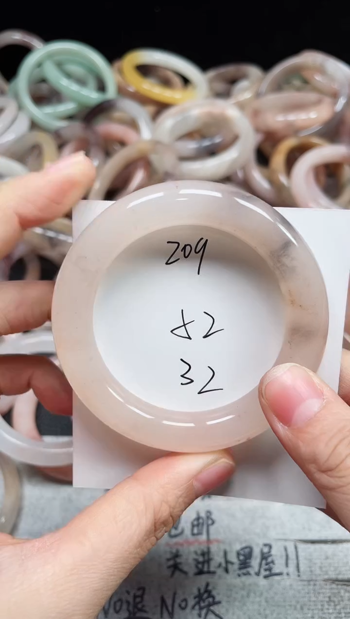 未镶嵌手镯石英质玉209