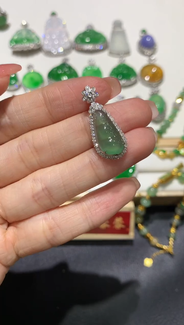 【闪购商品】翡翠吊坠(不含链)18K金镶嵌团购1