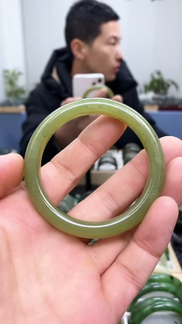 【闪购商品】和田玉手镯未镶嵌52.5